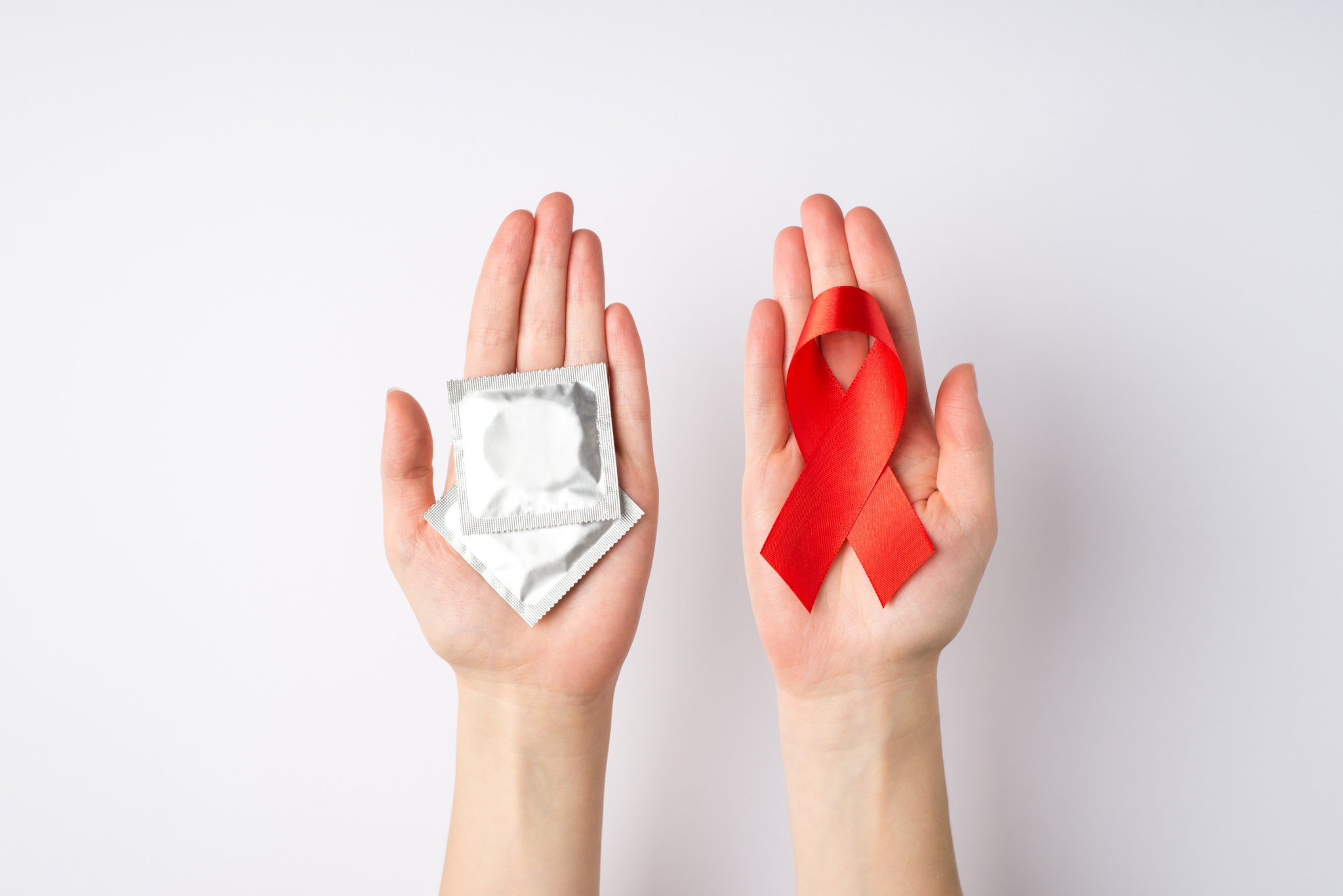 HIV e AIDS são a mesma coisa? Veja os sintomas e como ocorre a transmissão.